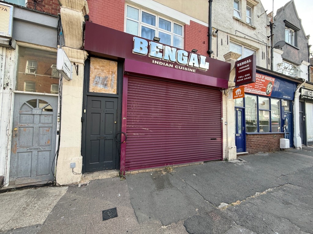 Lot: 104 - FREEHOLD RESTAURANT PREMISES WITH FLAT SOLD ON LONG LEASE - View from street